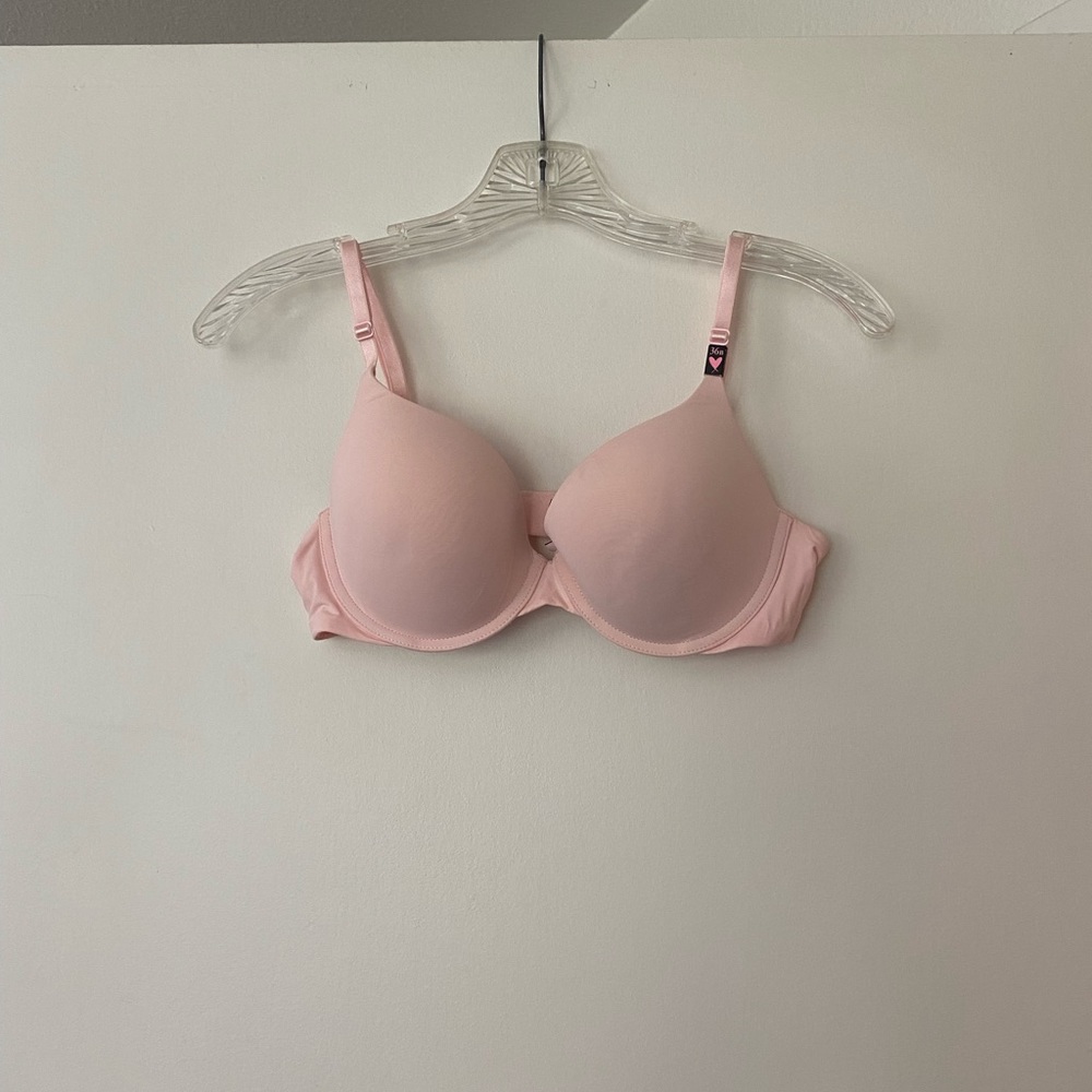 NWT Victoria’s Secret 36B pink full coverage T-shirt bra. Baby pink.
